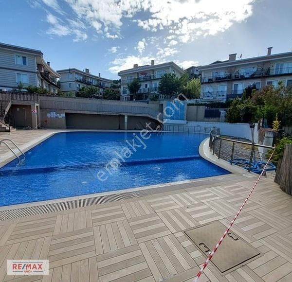Remax Anka'dan Şile'de Havuzlu Sitede Satılık 2+1 Bahçe Dubleksi