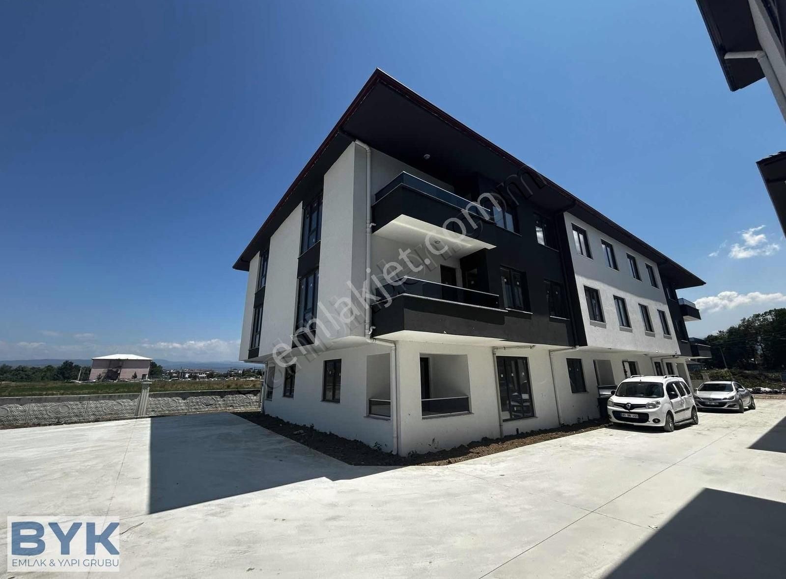 Byk' Dan! Site İçerisinde! Oturuma Hazır! Sıfır 3+1 Daire!