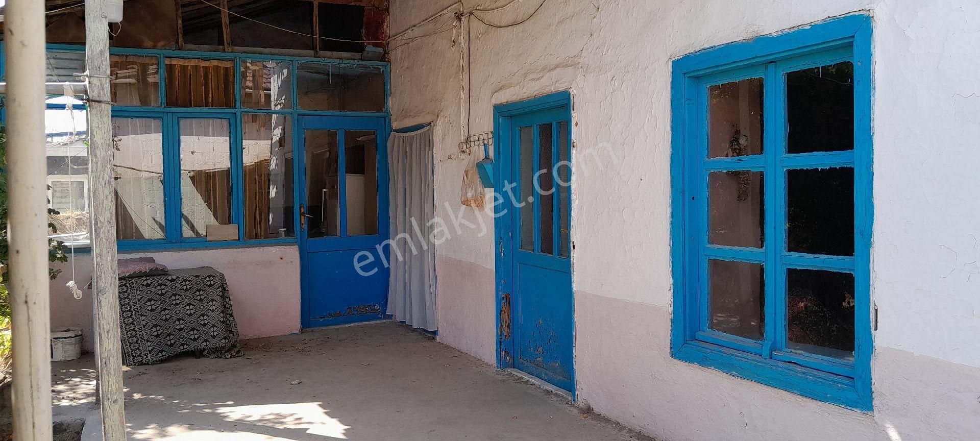 Torbalı Aslanlar Köyünde Merkezde 700 M2 Arsa İçinde Köy Evi - Görsel 8