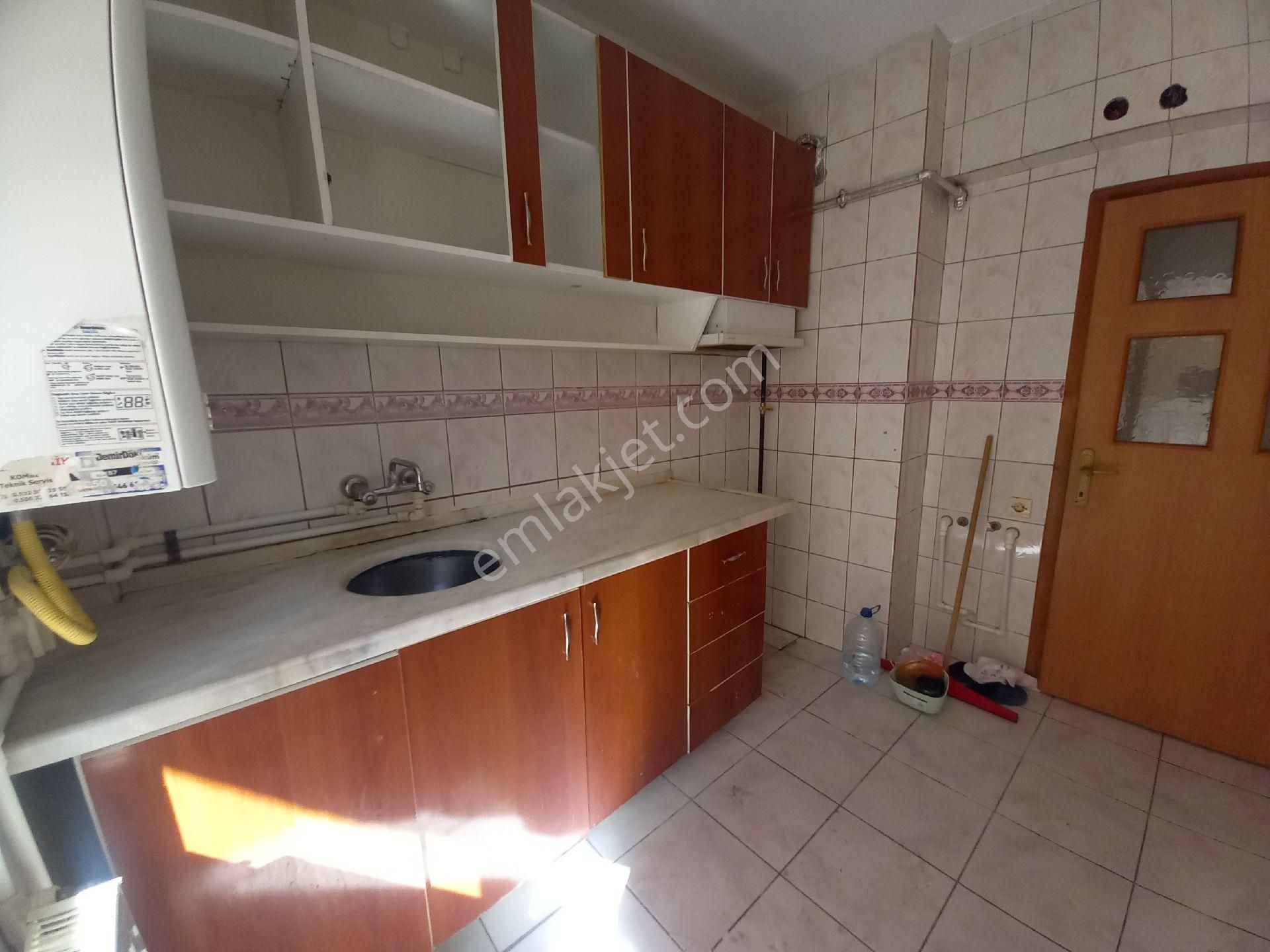 Andiçen Mah Vatan Bigisayar Yanı Kiralık 3+1 Daire Ara Katta 2 Cepheli