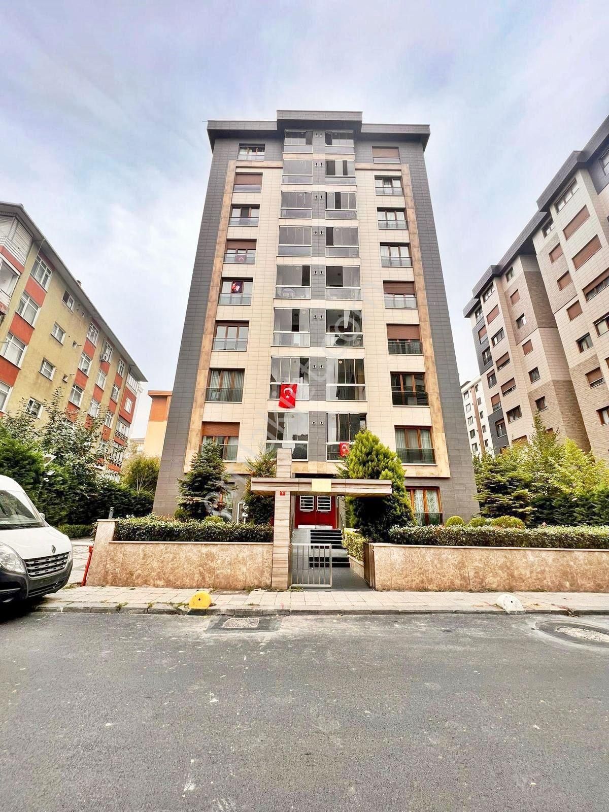 Kozyatağında Bayar Caddesine Yakın Yeni Binada 2+1 Ebeveynli Daire Emlak Masası