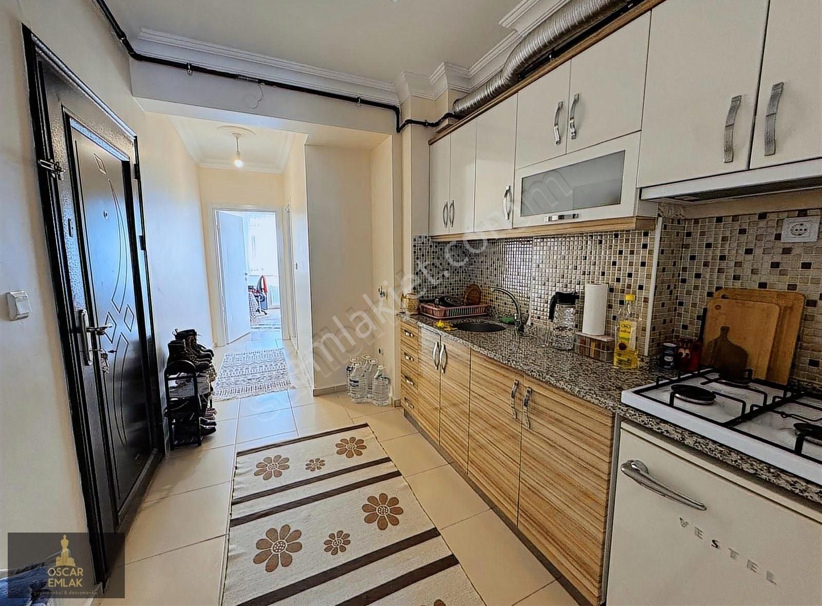 Oscar'dan Üniversite Caddesi Yakını Çift Cephe Kiracılı 1+1
