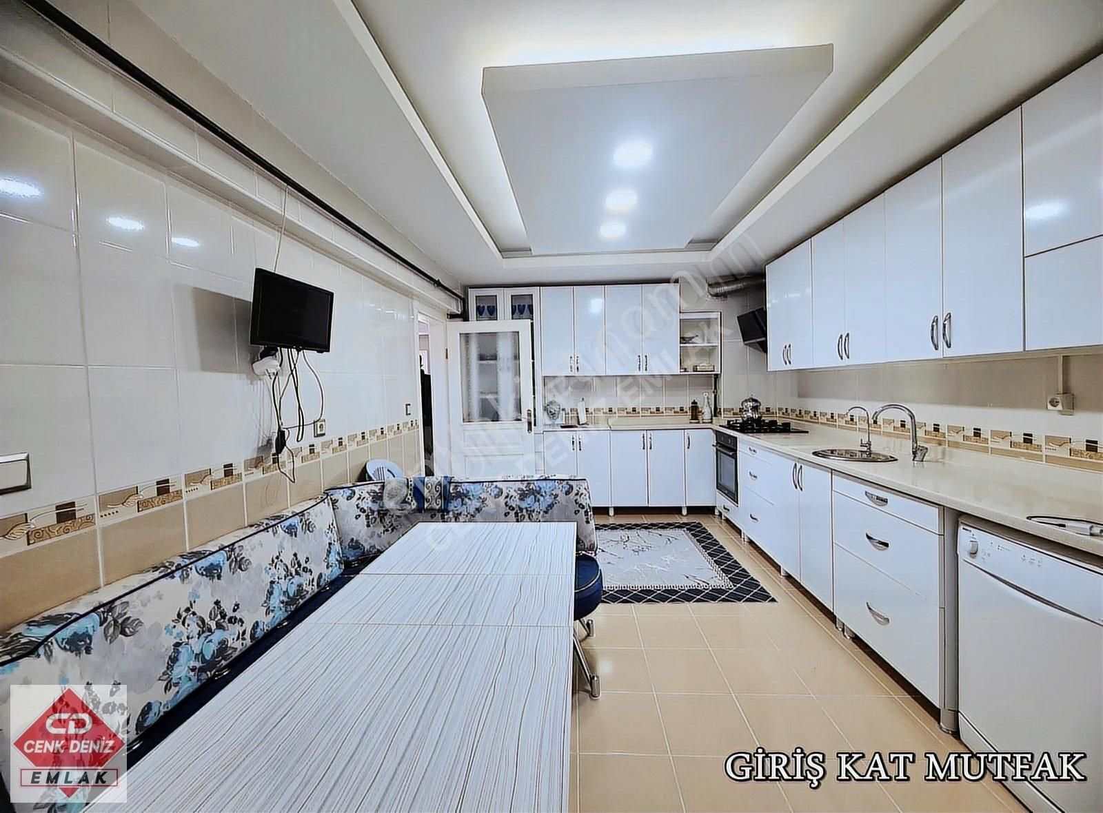 Kuzey Yıldızı Mah. Özel Hobi Bahçeli Sitede 5+2 Triplex Villa