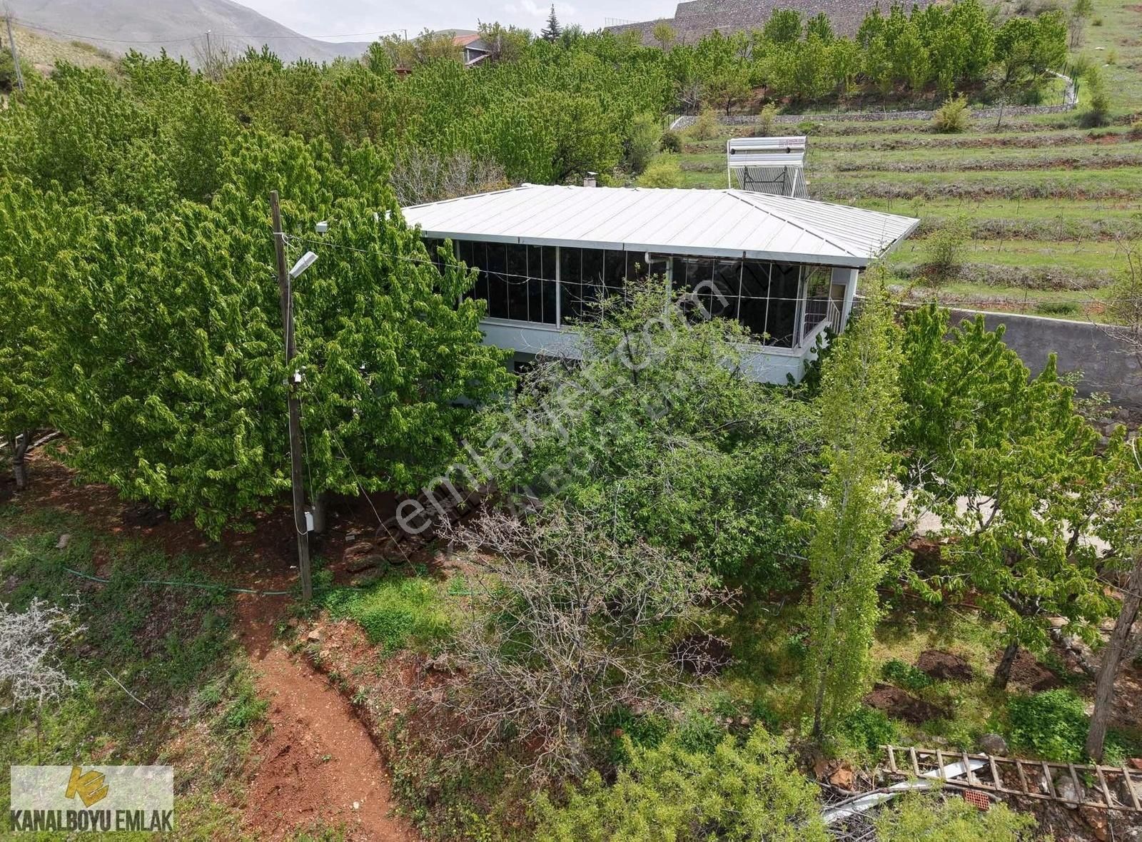 Kanalboyu Emlak'tan Gündüzbey'de Satılık 5600 M2 Bahçeli Villa