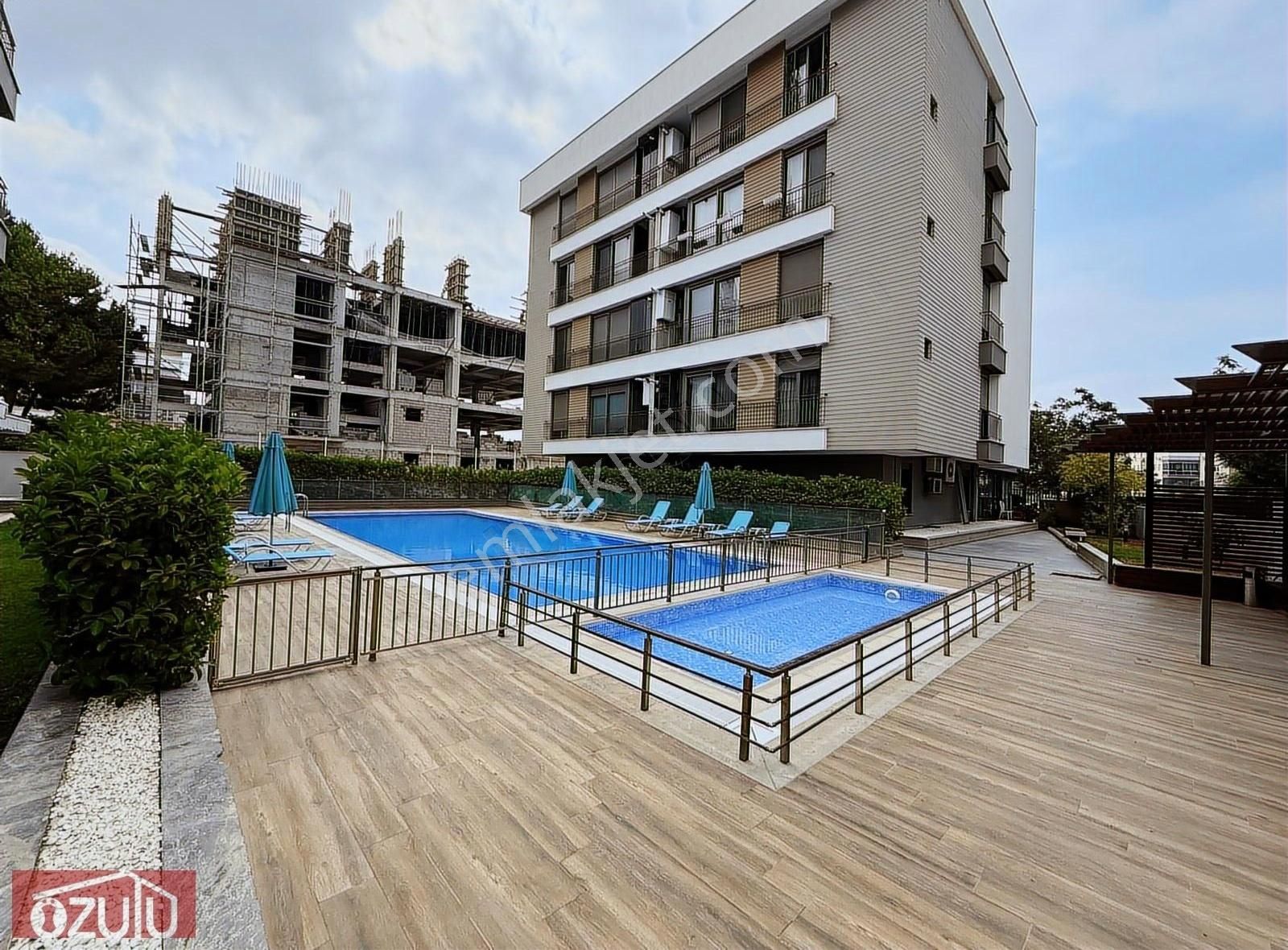 Çağlayanda Lüks Sitede Havuzlu Kapalı Otoparklı Lüks Eşyalı 3+1