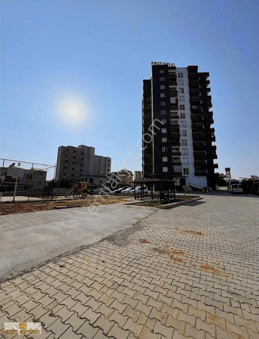 Aziz Emlaktan Yalınayakta 3 + 1 Site İçinde Acil Satılık Daire