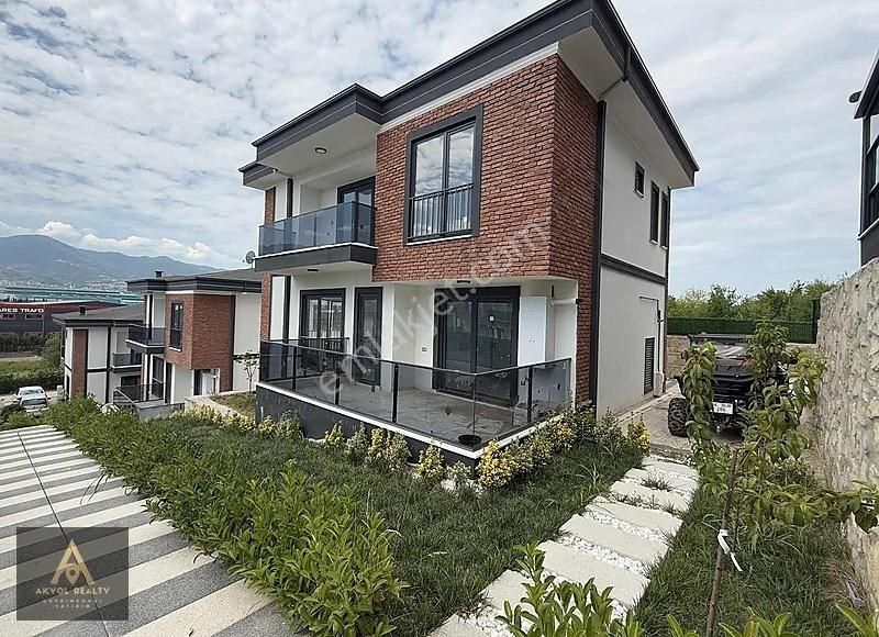 Kartepe/sarımeşe 4+1 220 M2 Kiralık Havuzlu Site İçi Sıfır Villa