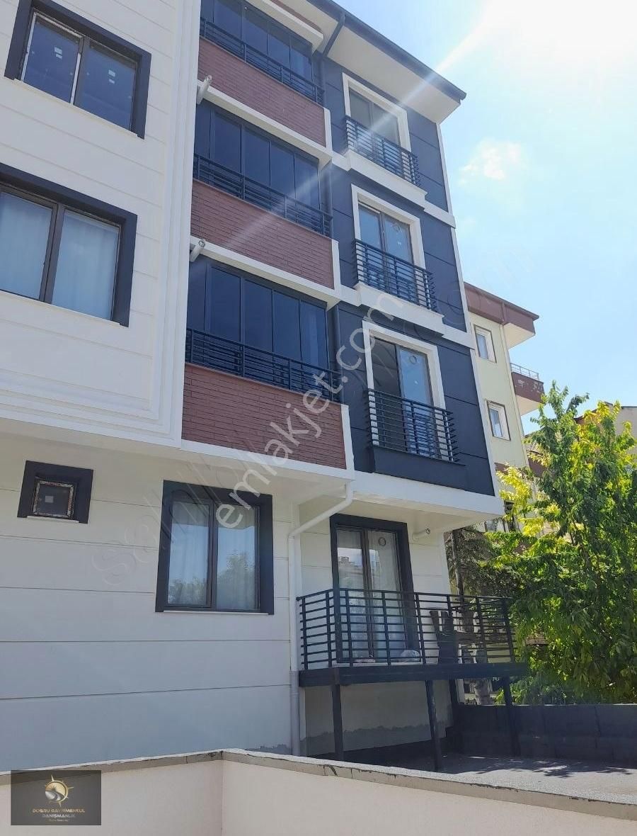 Versa Hastanesi Acil Giriş Karşısında 1+1 Ayrı Mutfaklı
