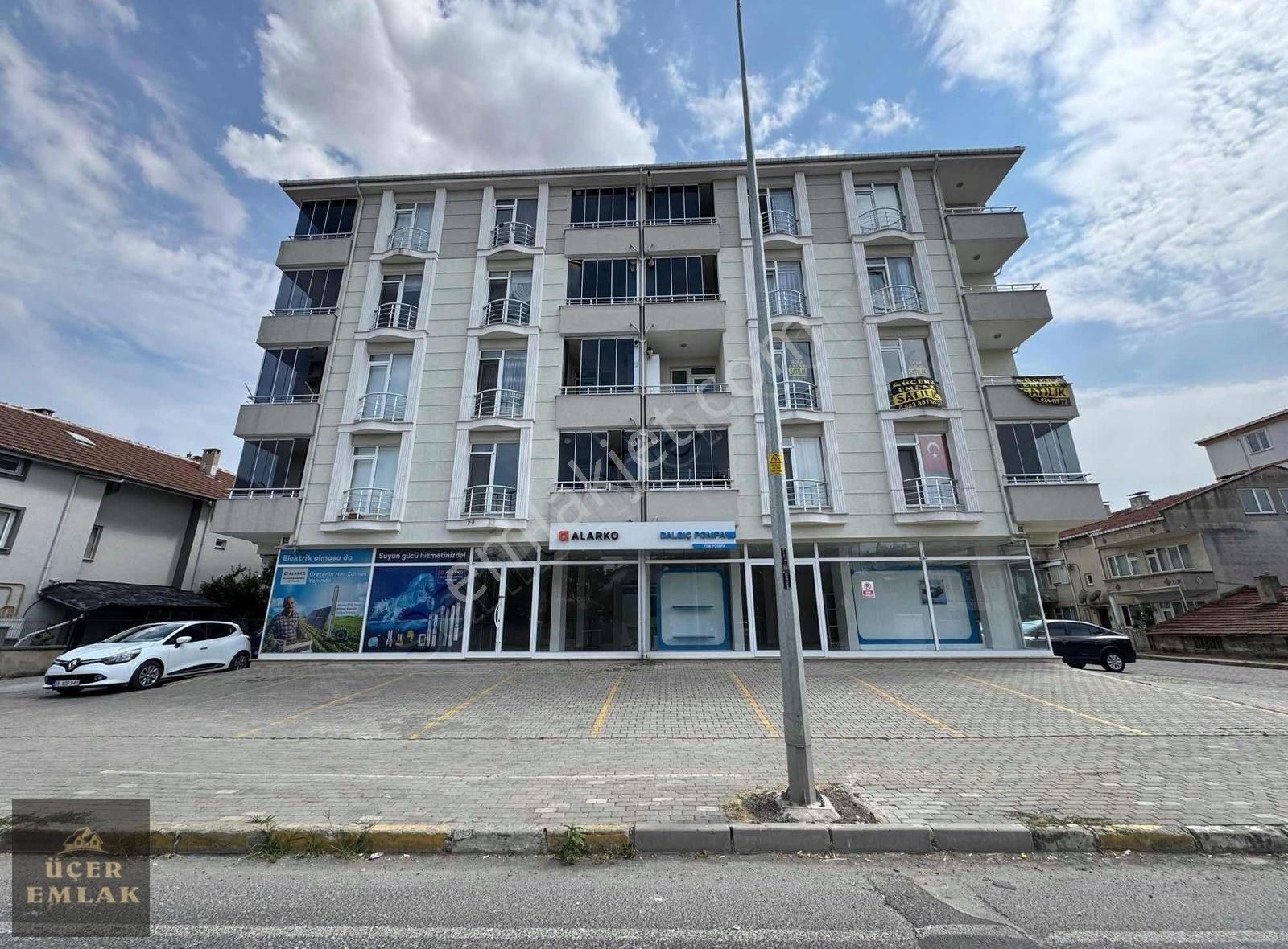 Sakızköy Caddesi Üzeri 3+1 Krediye Uygun 140 M2 Daire Satılık