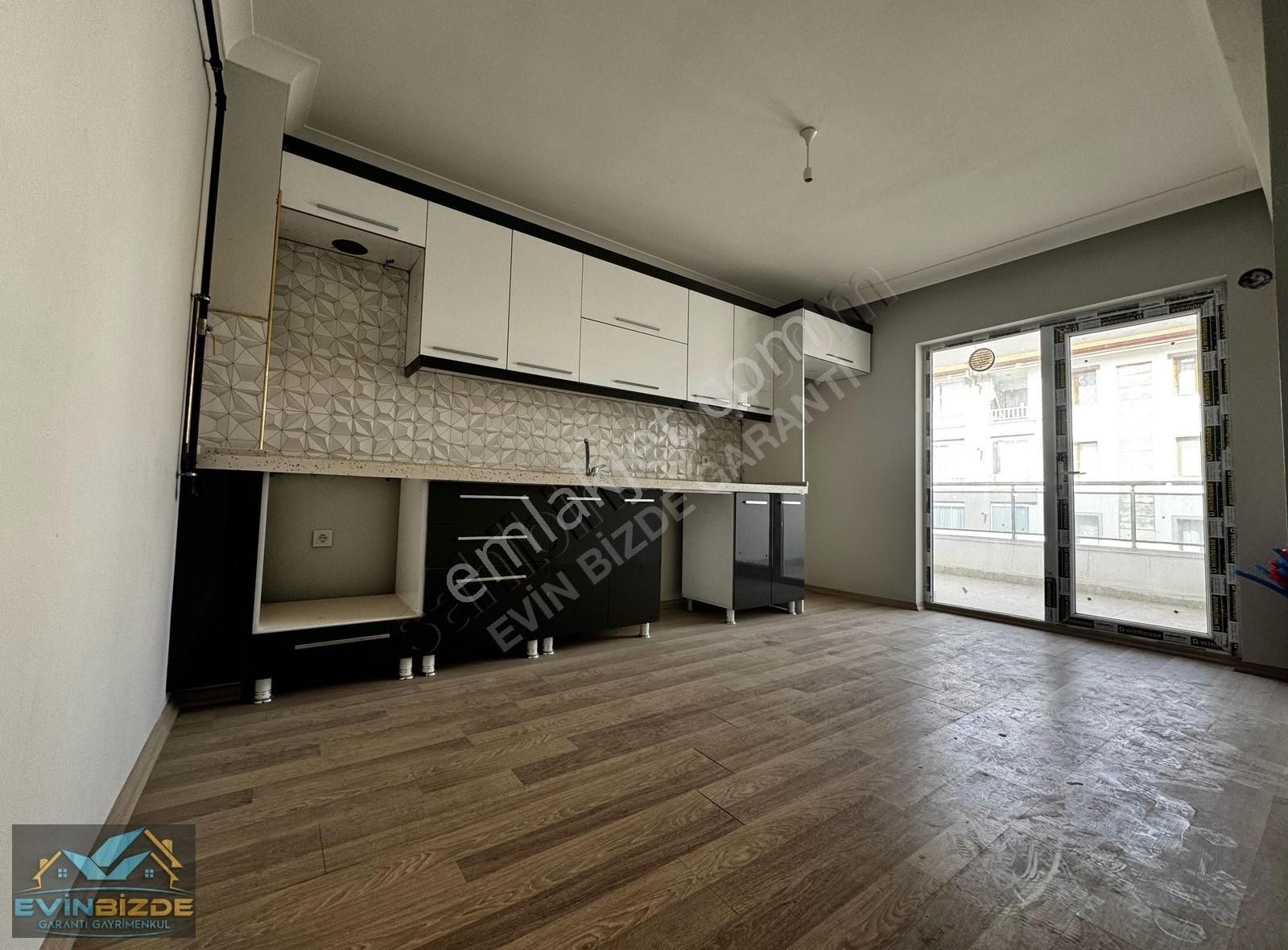 Keçiörende 4+1 Sıfır 4 Kattageniş Cadde Yakını Acil Satılıkdaire