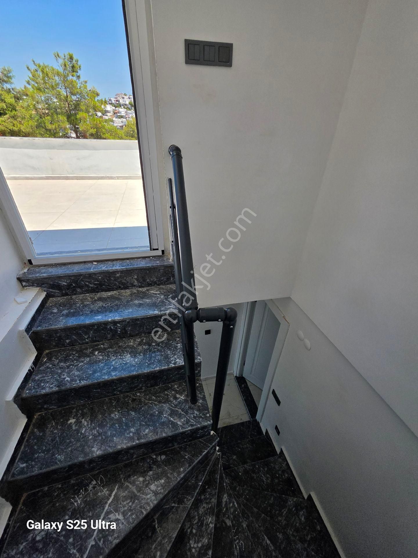 🌊🏘 Didim Akbük'te Panoramik Deniz Manzaralı Satılık Tripleks Villa 🌊🏘 - Görsel 16