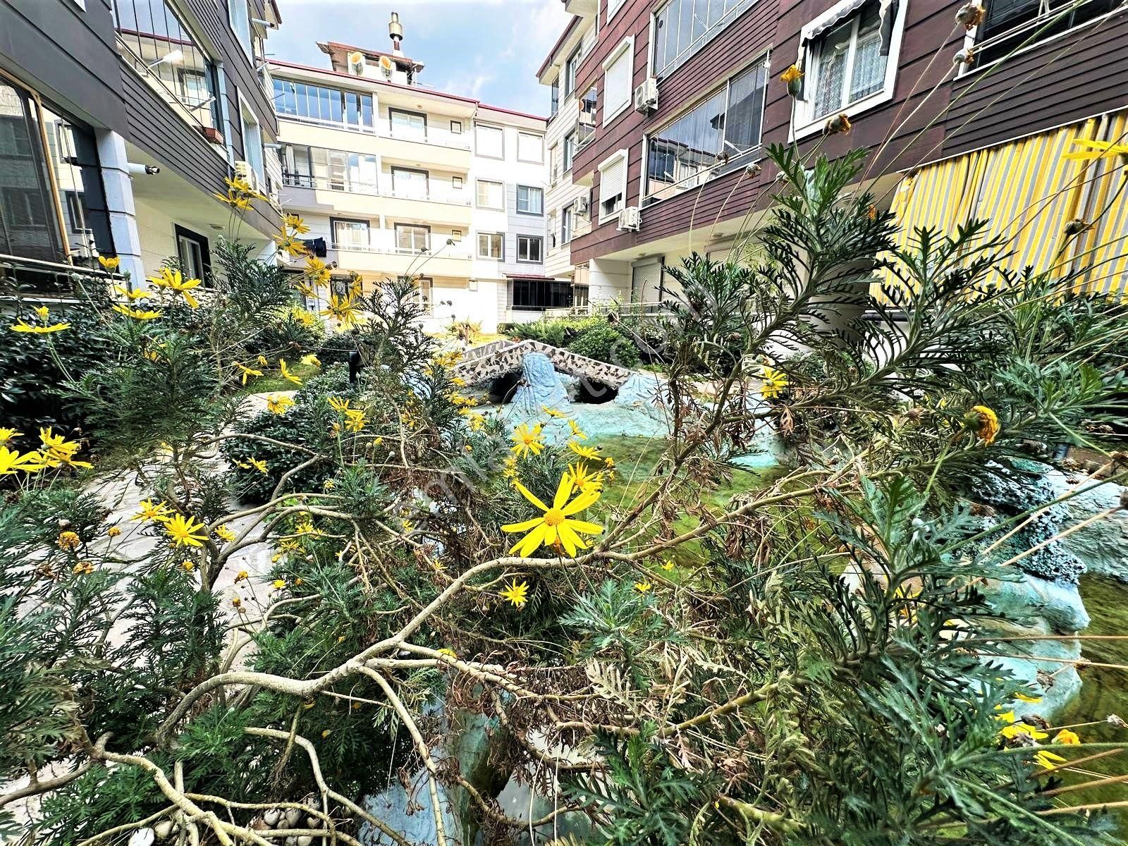 Aygülden Akçay'da Nezih Site İçi Arakat Ayrı Mutfak Doğalgazlı Asansörlü Masrafsız 3+1 Satılık Daire