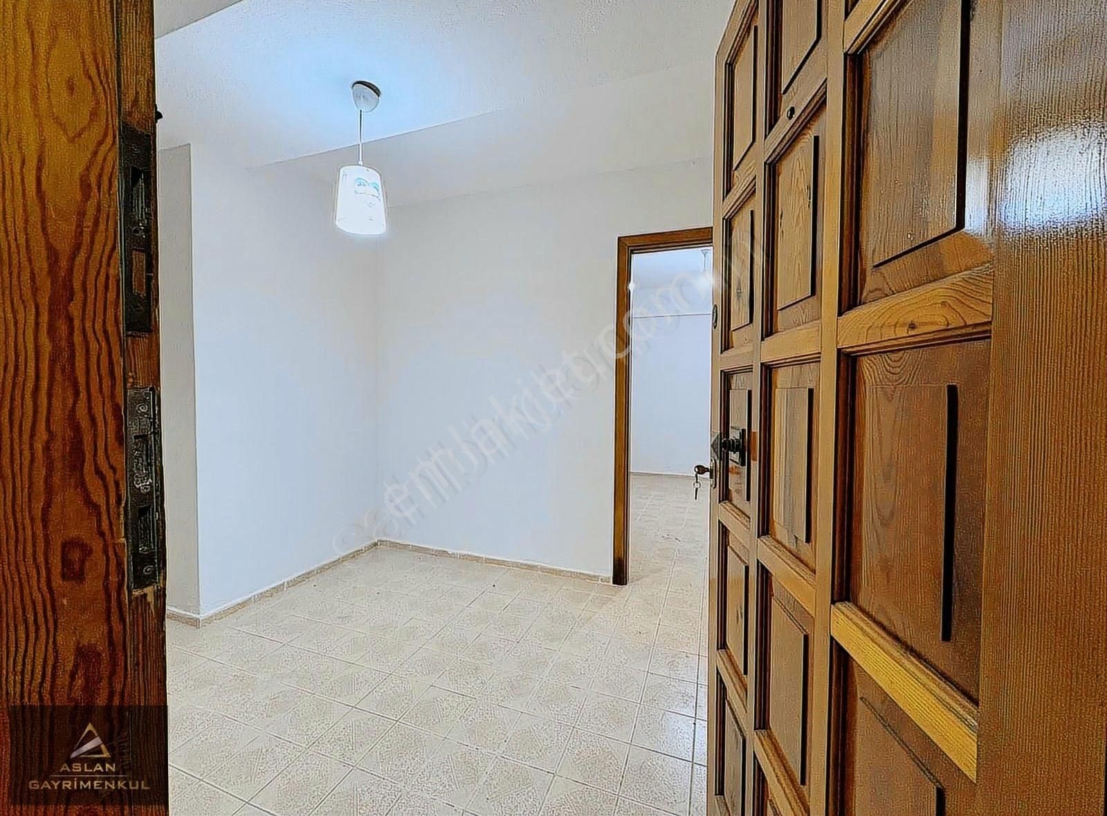 Aslandan İmbatlı Mahallesinde Kapalı Mutfak 1+1 Daire