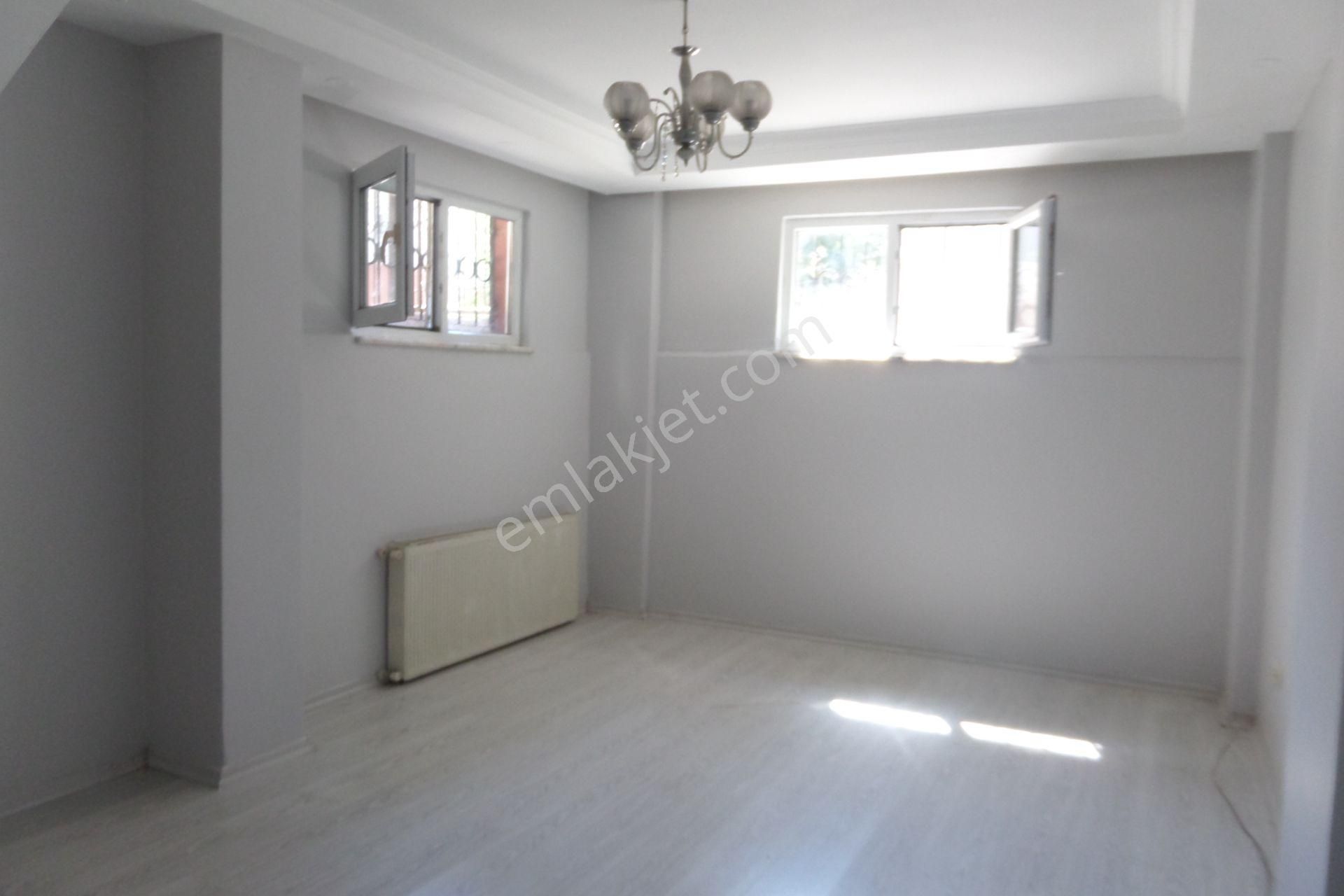 Bağcılar Yıldıztepe M 1.5 +1 50m2 Yarı Bodurum Yeni Bina Kombil