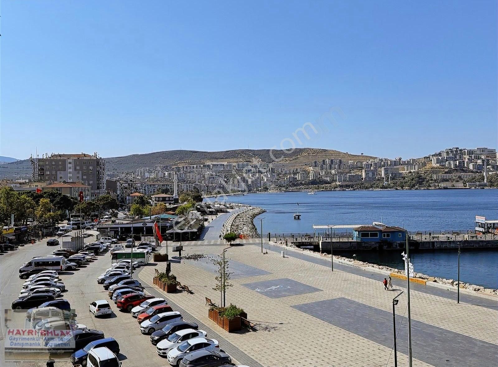 Gemlik İskele Meydan'ında Deniz Manzaralı 2+1 Satılık Daire