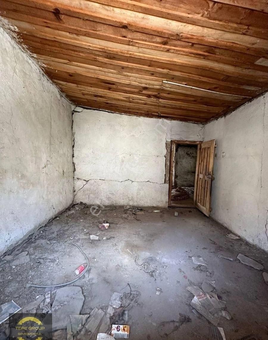 Burdur Merkez Halıcılarda Satılık Müstakil Taş Ev