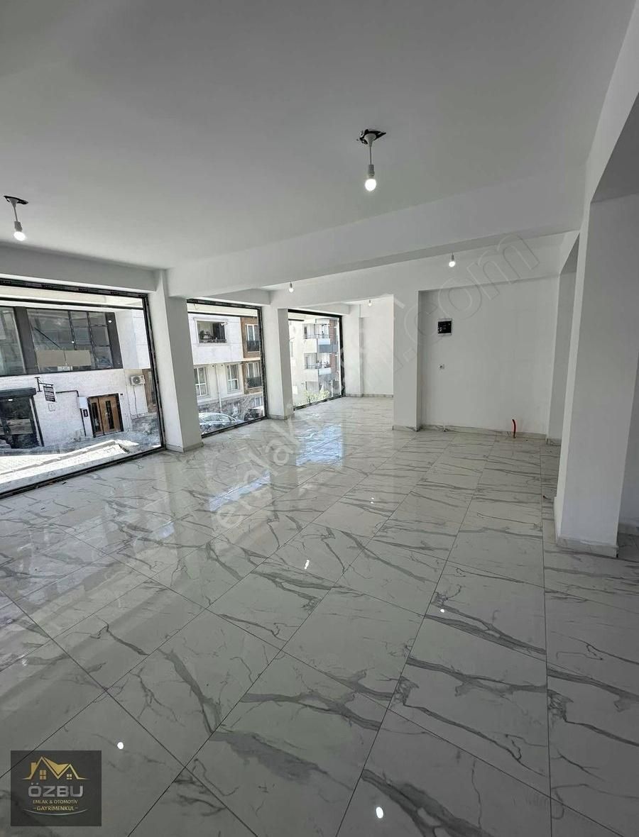 Altınşehir Mah Cadde Üzeri Kiralık Düz Giriş 200 M2 Dükkan
