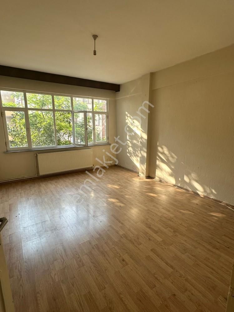 Turyaptan Ümraniye İstiklal Mah. Çarşıda Kiralık 2+1 Daire