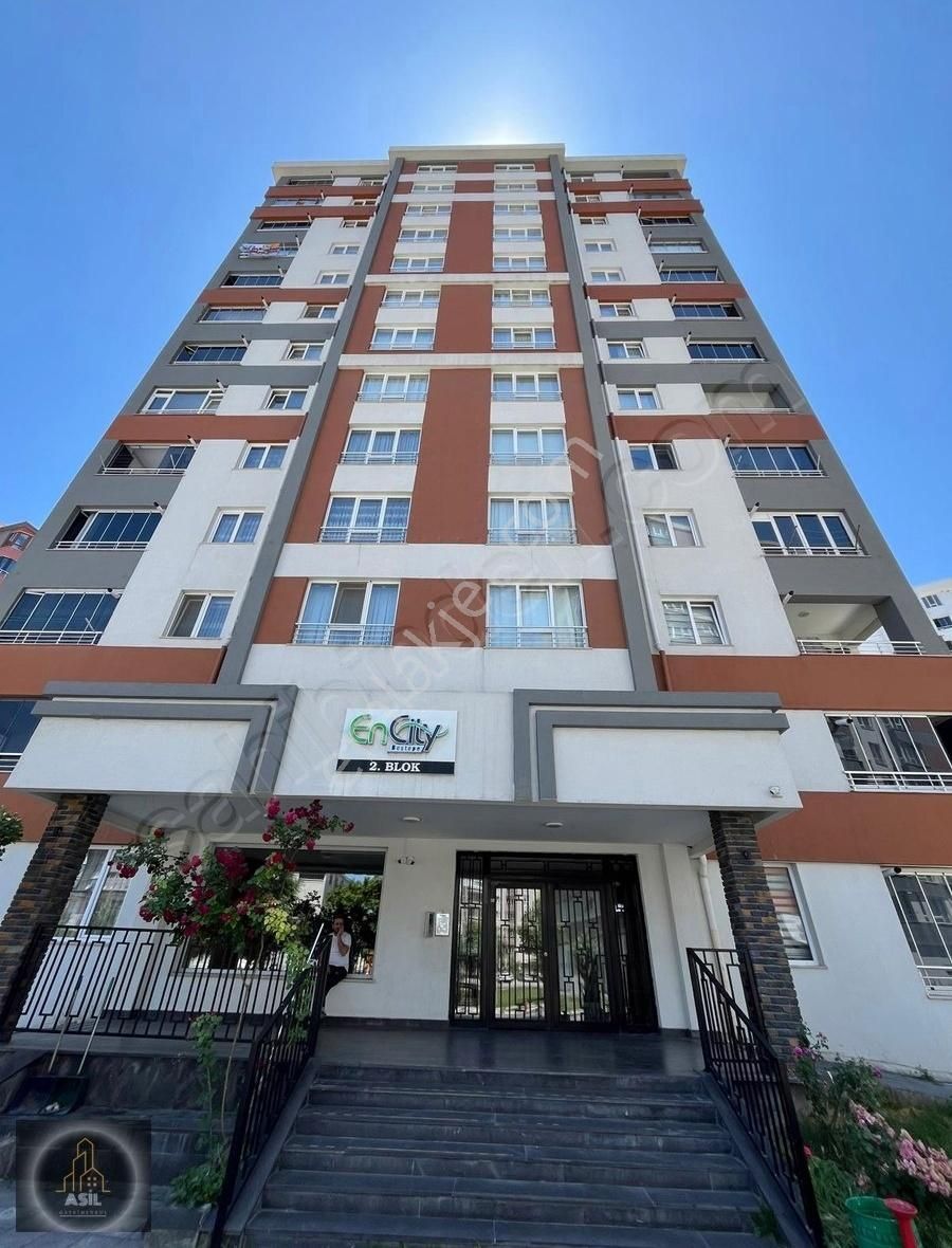 Küçükali Mahallesinde 3+1 Merkeze 5 Dk Full Yapılı Satılık Daire