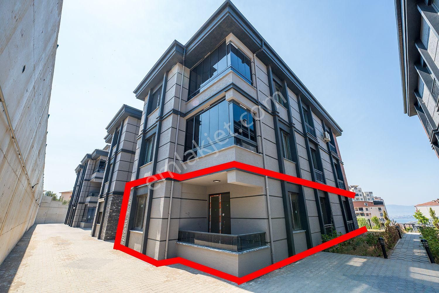 C21 Cius; Havuz Ve Bahçeli Site İçerisinde Deniz Manzaralı Daire