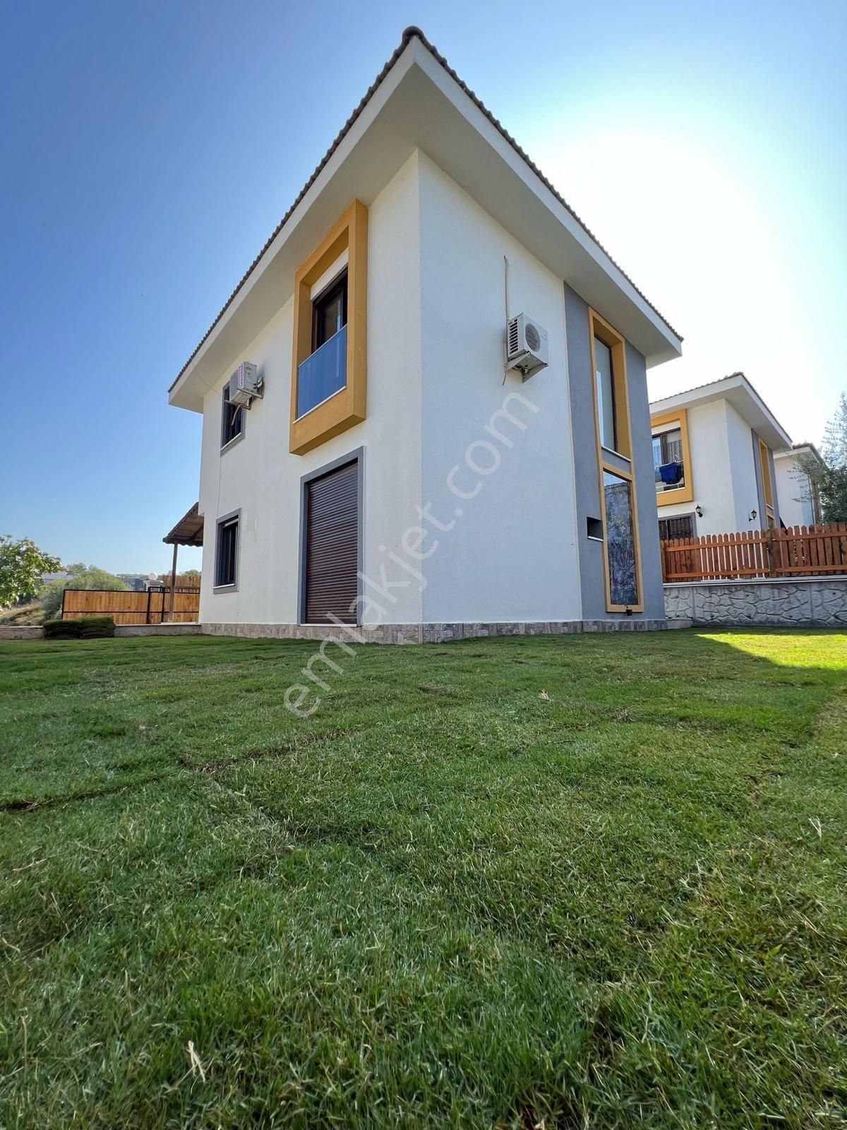 Tek Müstakil Havuzlu Sitede 4 Oda 1 Salon Müstakil Bahçeli Villa