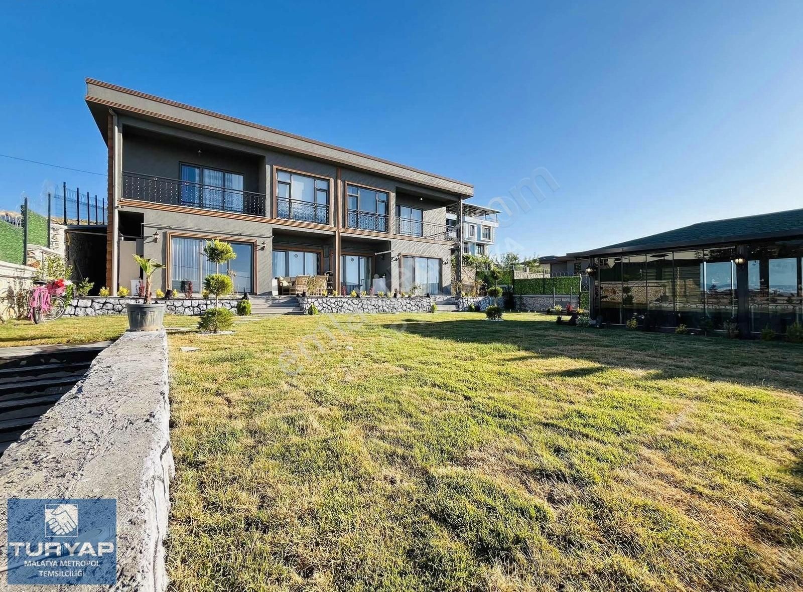 Turyap'tan Tecde'de Lüks 690m² Satılık İkiz Villa