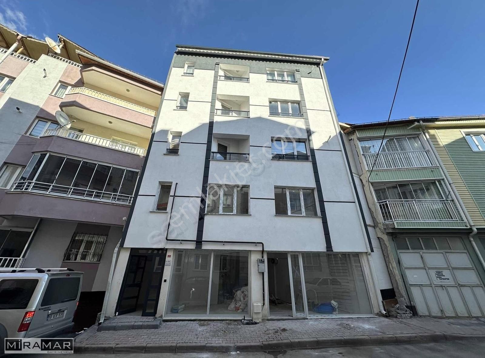 Miramar'dan Aksu Yanının Eşyalı 1+1 Kiralık Daire