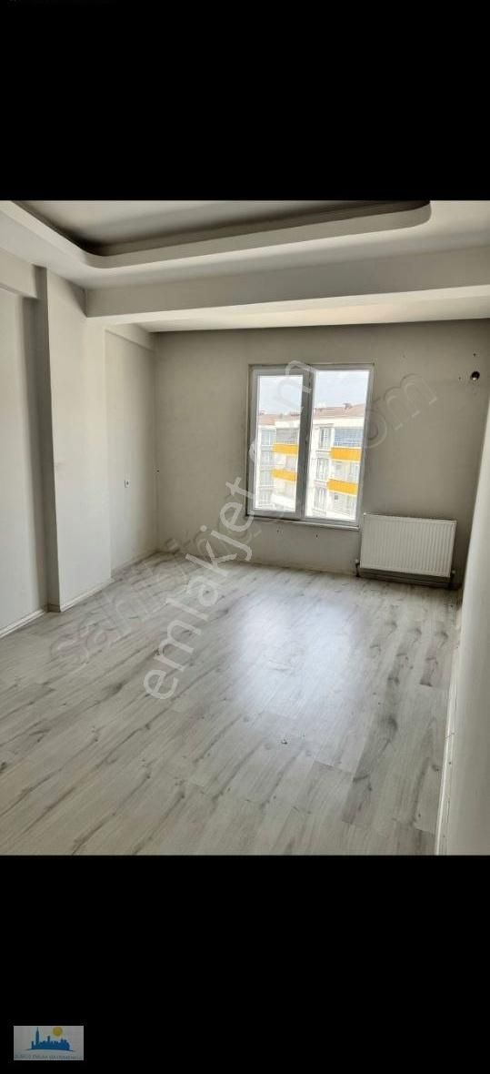 Belde Mah Kiralık 3+1 Site İçi Daire Merkezi Yerde