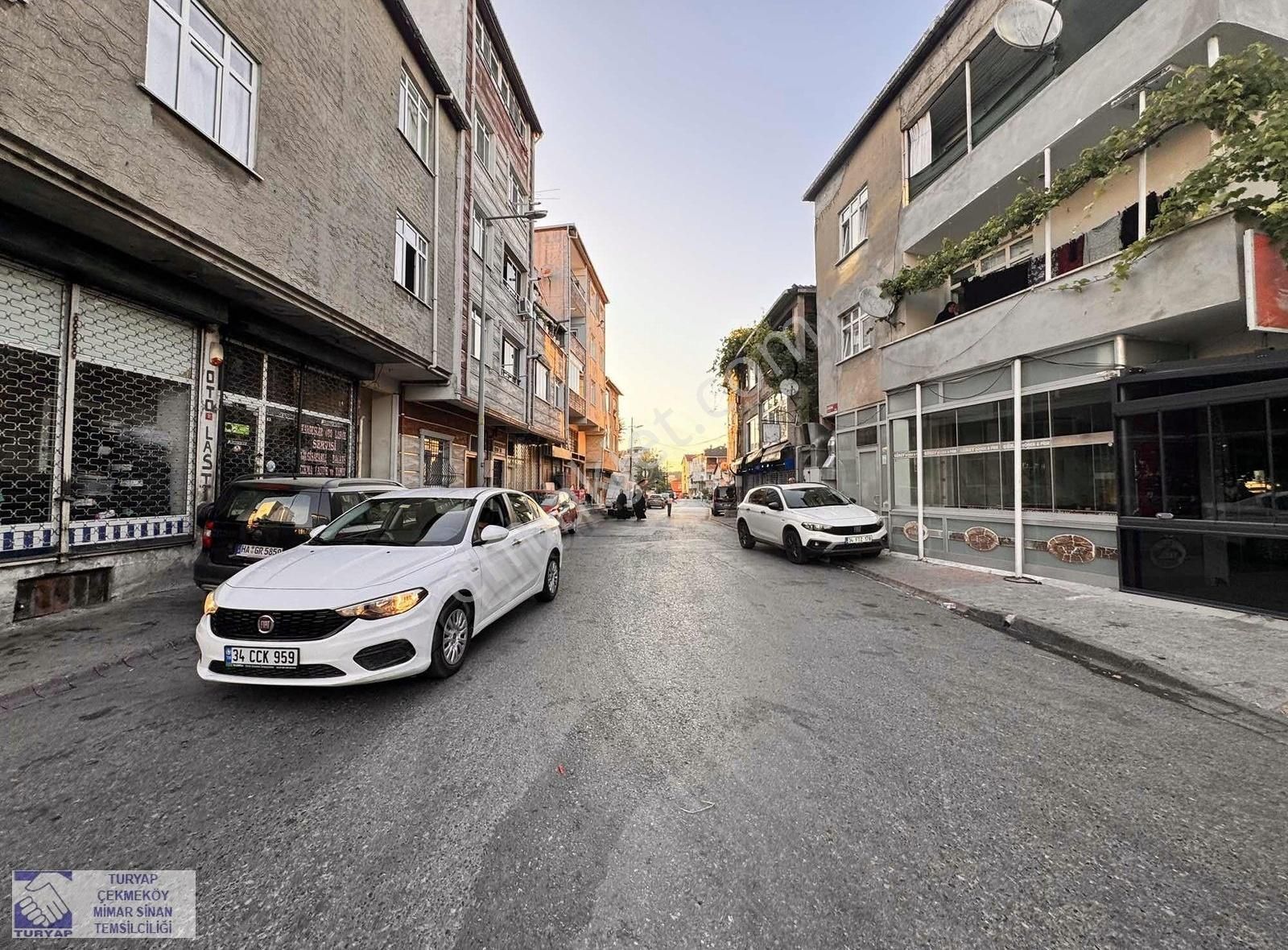 Ümraniye Cemil Meriçte Satılık 140 M2 Caddeye Paralel Dükkan