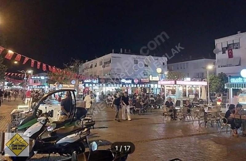 Çeşme Merkez İyi Bir Konumda Çarşı İçinde Satılık Köşe Daire