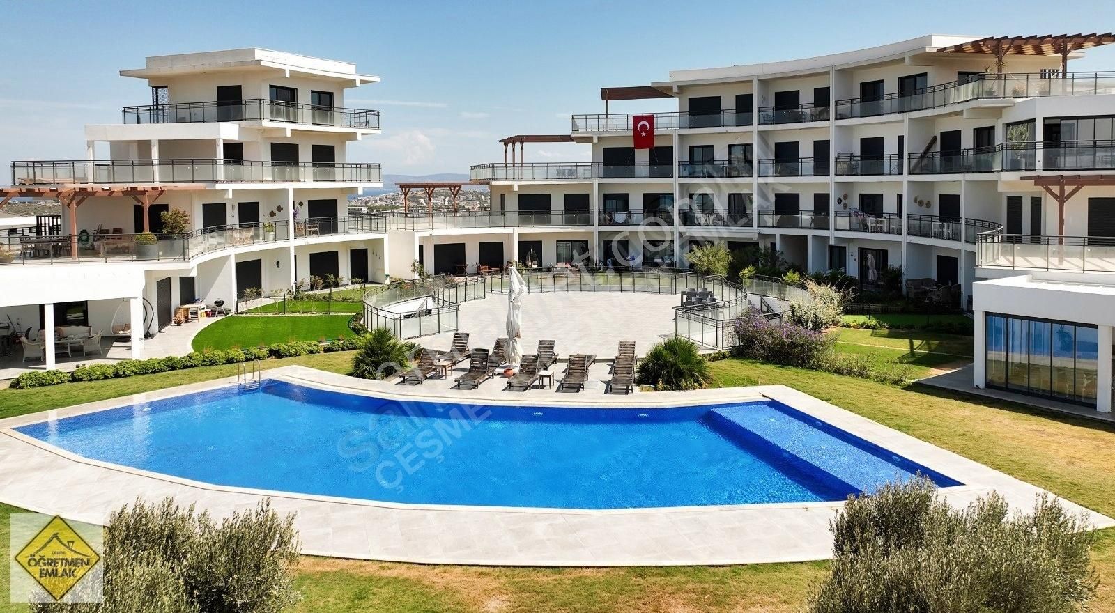 Çeşme Dalyanda Sağ Solu Önü Full Deniz Manzaralı Geniş Teraslı