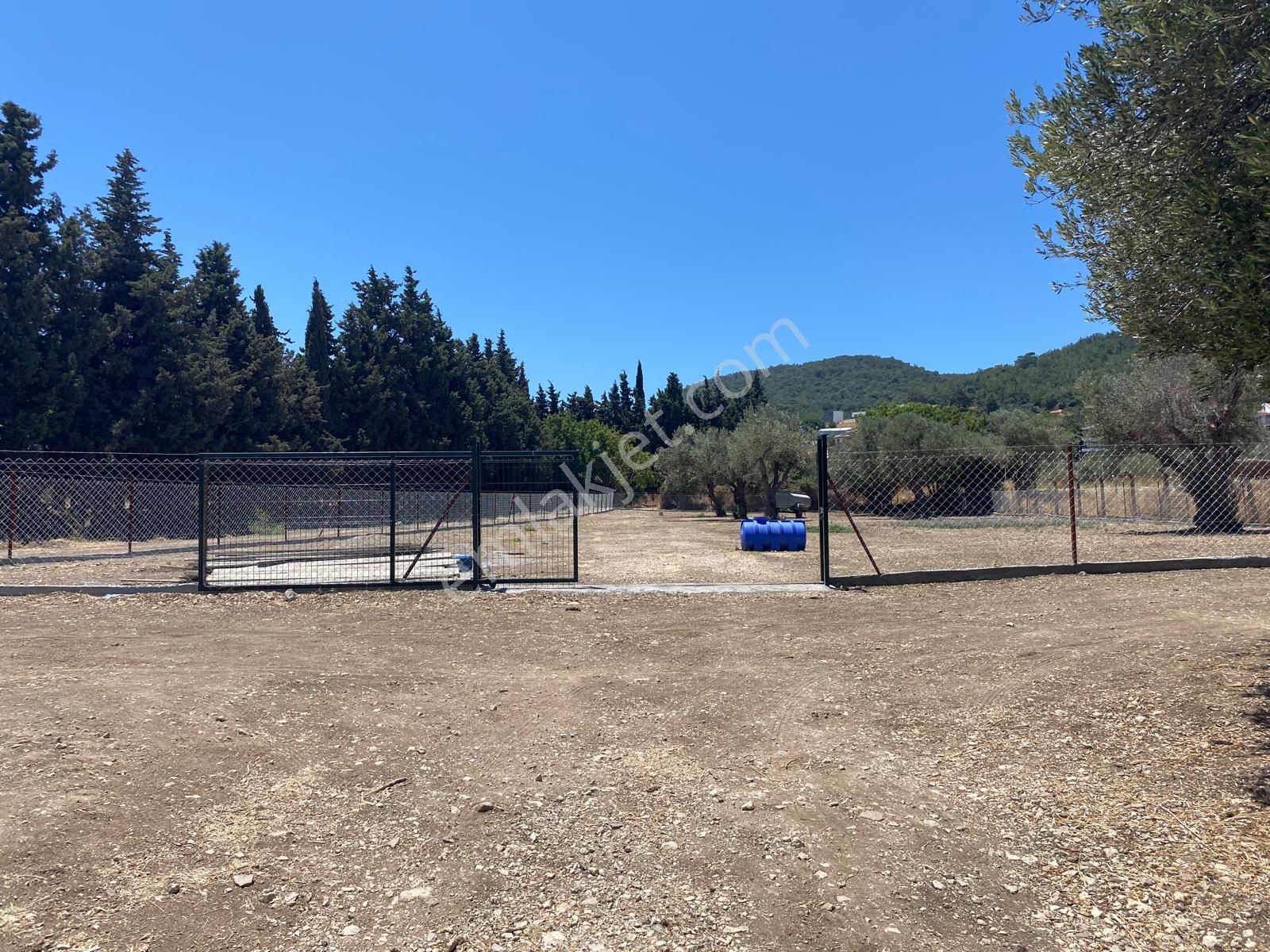 Urla Denizli Mahallesinde Lokasyonu Çok İyi Denize 750 Metre Mesafede Satılık Tarla