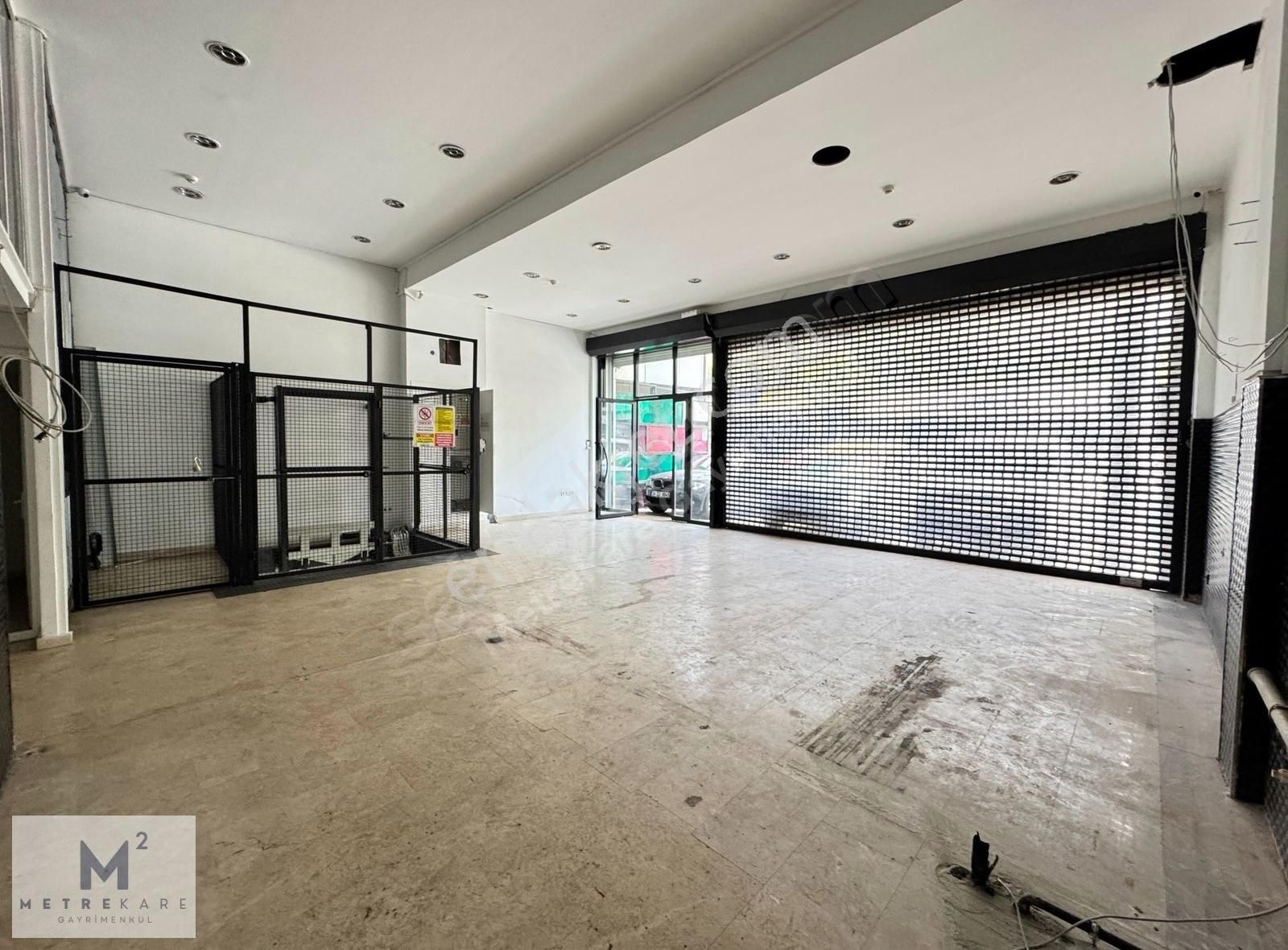Maslak Atatürk Oto Sanayide İmalathaneye Uygun 356 M² Dükkan