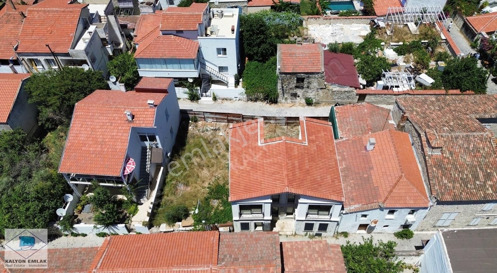 Alaçatı'nın Kalbinde Satılık Kemalpaşa Cad. Komşu İmarlı Arsa - Görsel 18