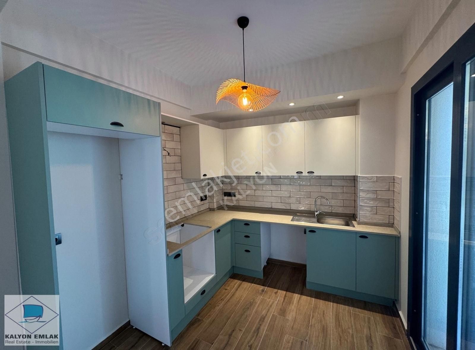 Alaçatı'nın Kalbinde Satılık Kemalpaşa Cad. Komşu İmarlı Arsa - Görsel 20