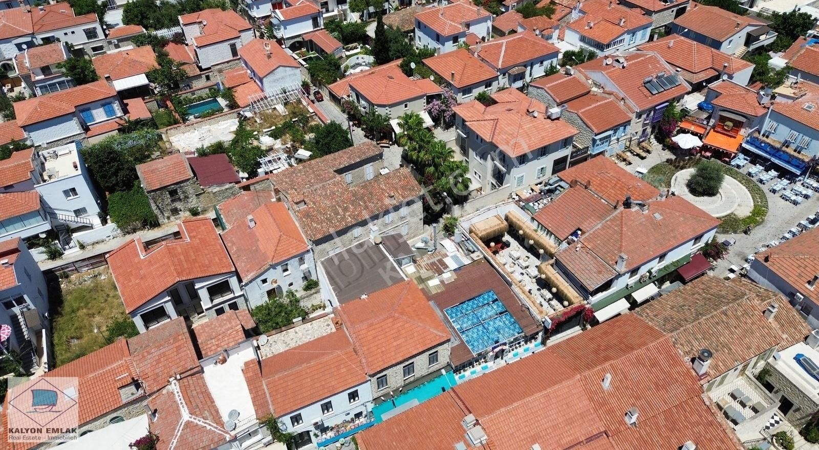 Alaçatı'nın Kalbinde Satılık Kemalpaşa Cad. Komşu İmarlı Arsa - Görsel 4