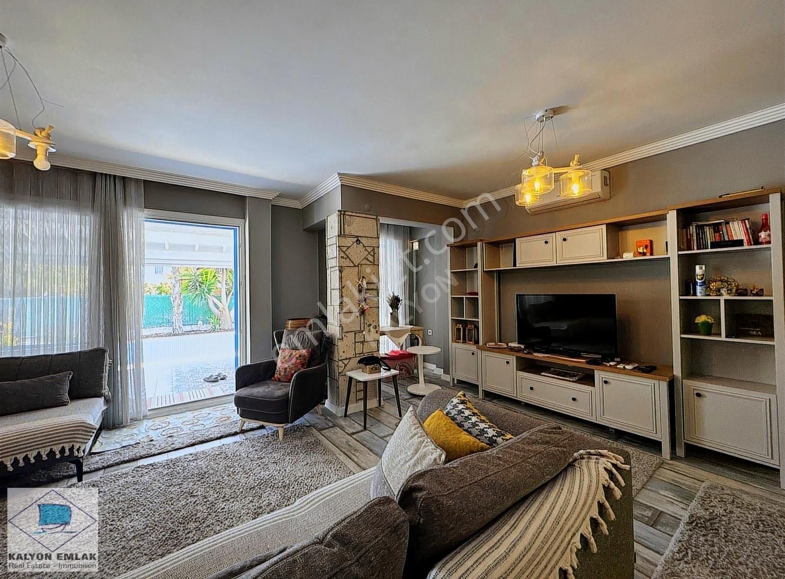 Alaçatı Çamlık Yol'a Komşu Satılık Müstakil Köşe Konumlu Villa - Görsel 20