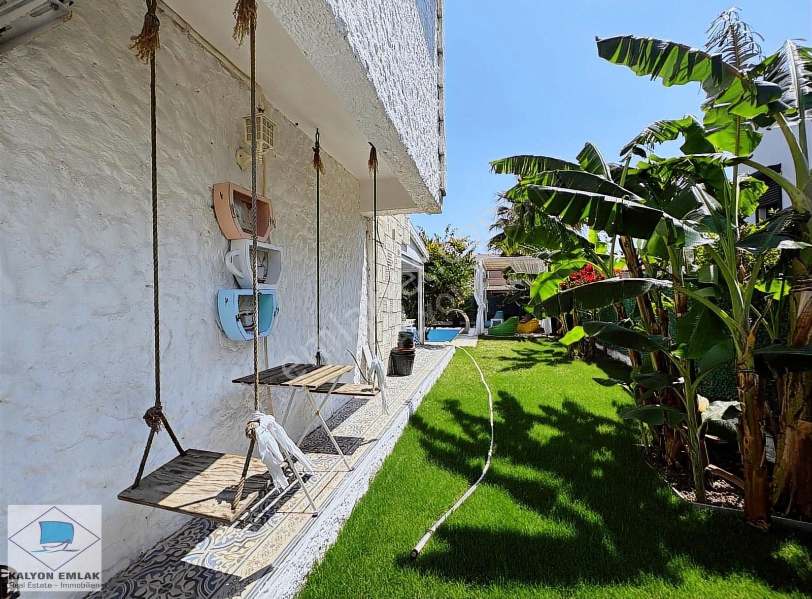 Alaçatı Çamlık Yol'a Komşu Satılık Müstakil Köşe Konumlu Villa - Görsel 2