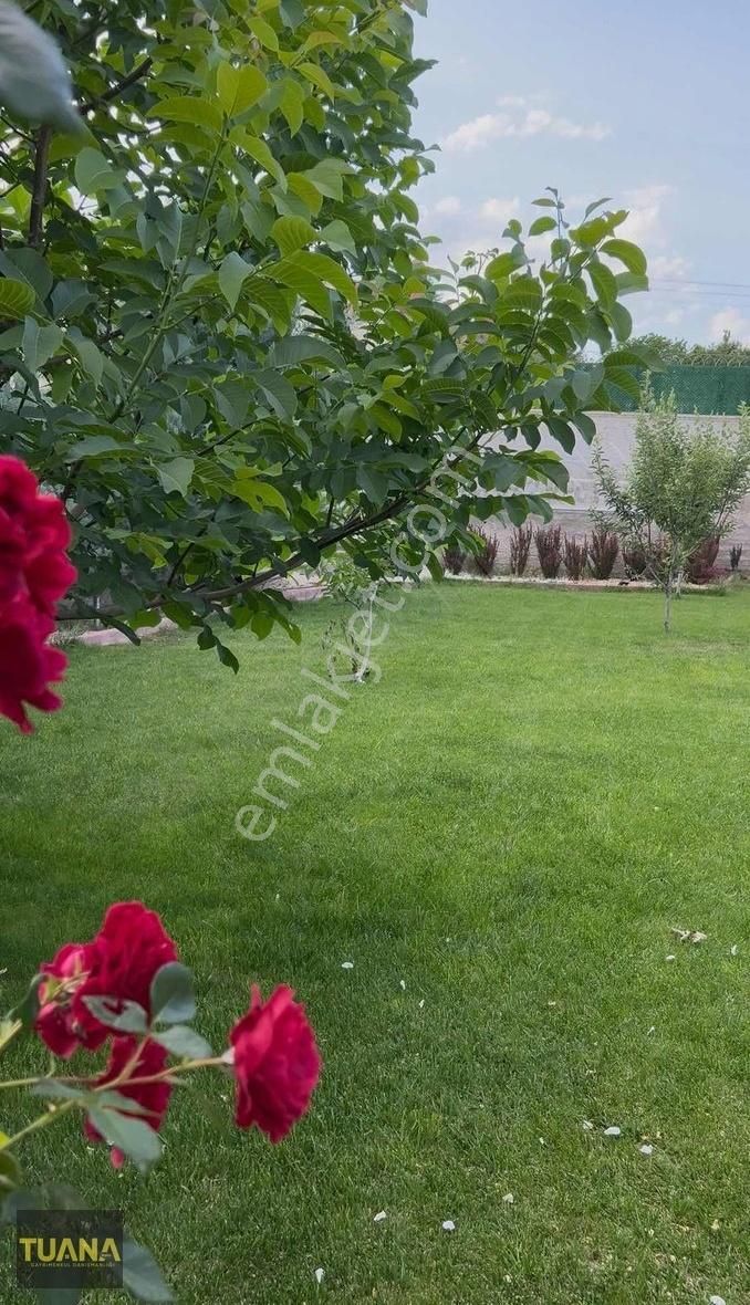 990 Metre Arsa İçinde 2+1 Dubleks Evi Olan Satılık Hazır Bahçe