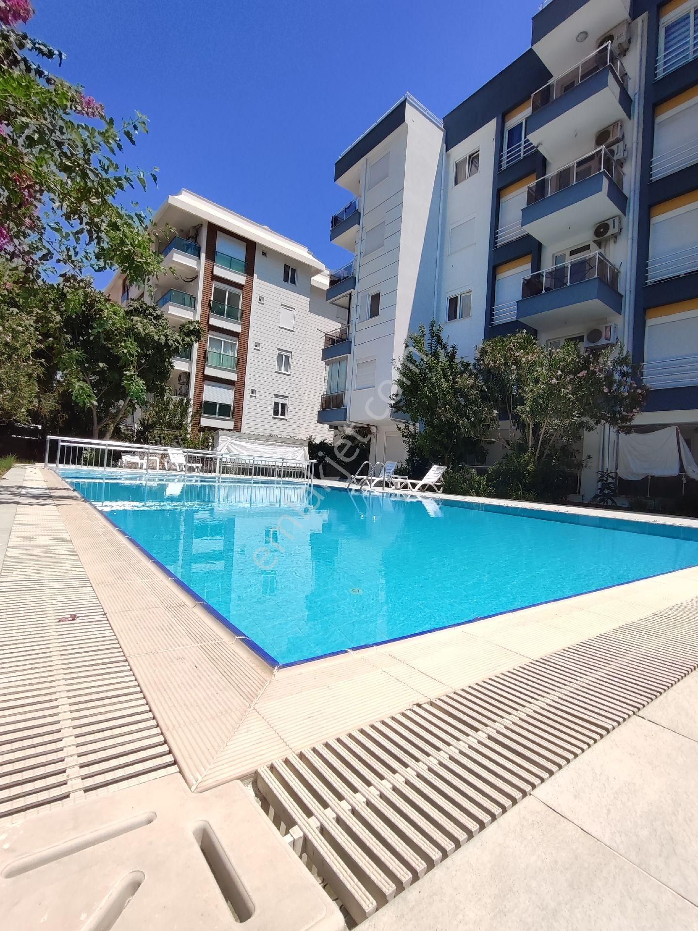 Konyaaltı Sarısu Mahallesınde Havuzlu Eşyalı 1+1 Satılık Daire - Görsel 17