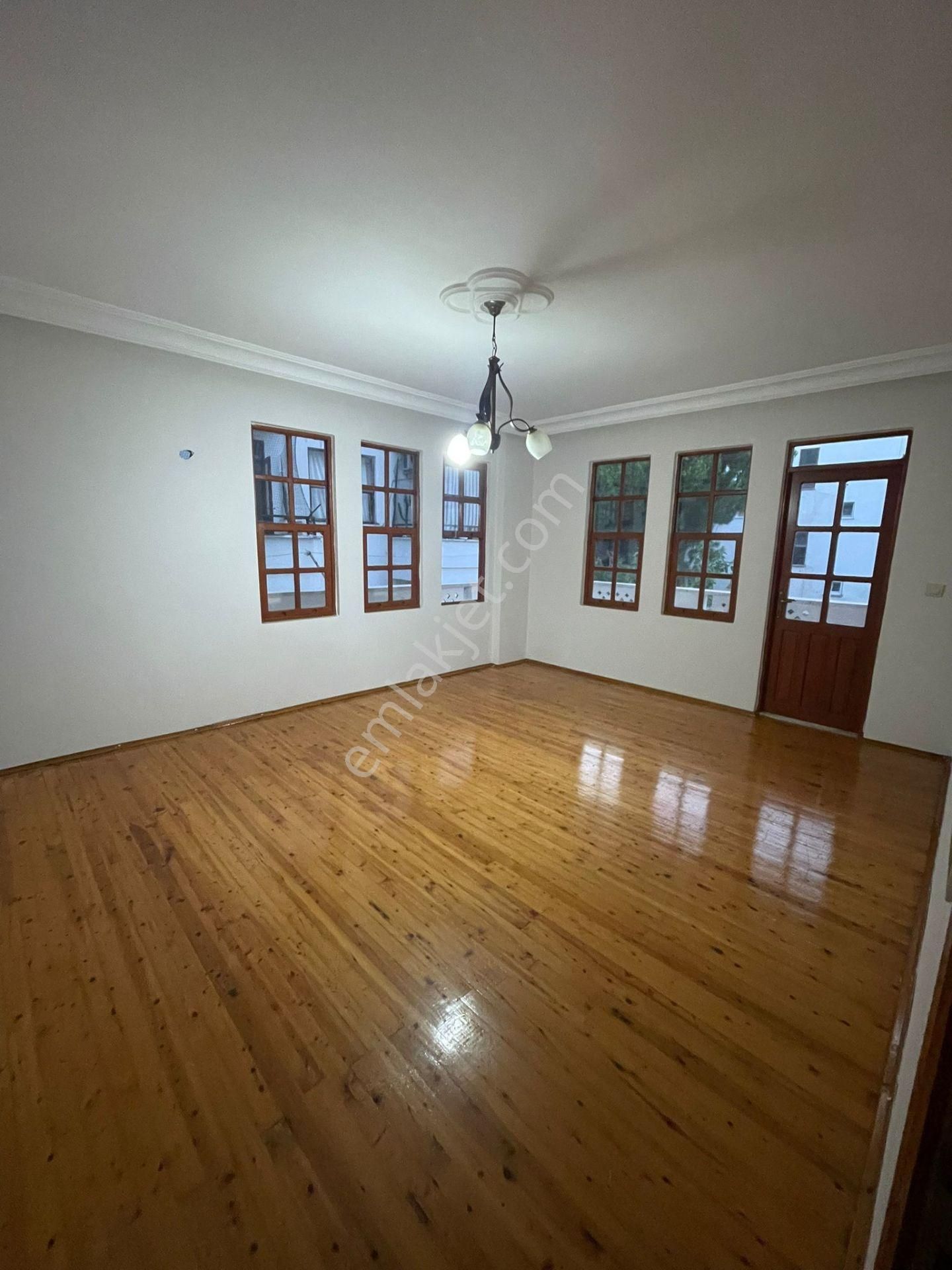 Alanya Merkezde Kiralık 2+1 Ayrı Mutfak Daire