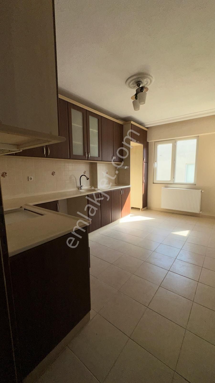 Ayddoğdu Mahallesinde 3+1 Doğalgazlı Kiralık Daire