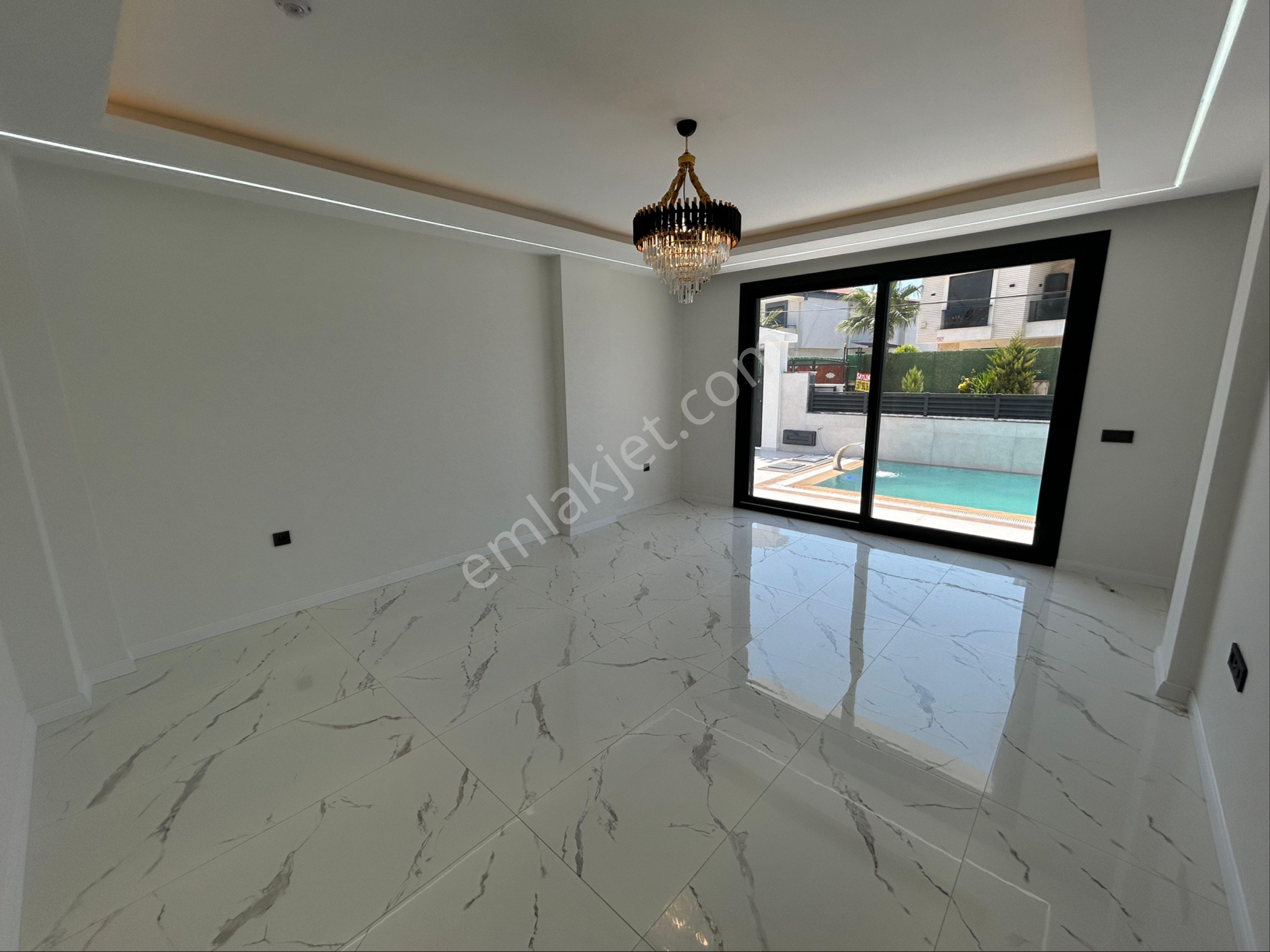 Didimde 4+1 Ayrı Mutfak Lüks Villa - Görsel 15