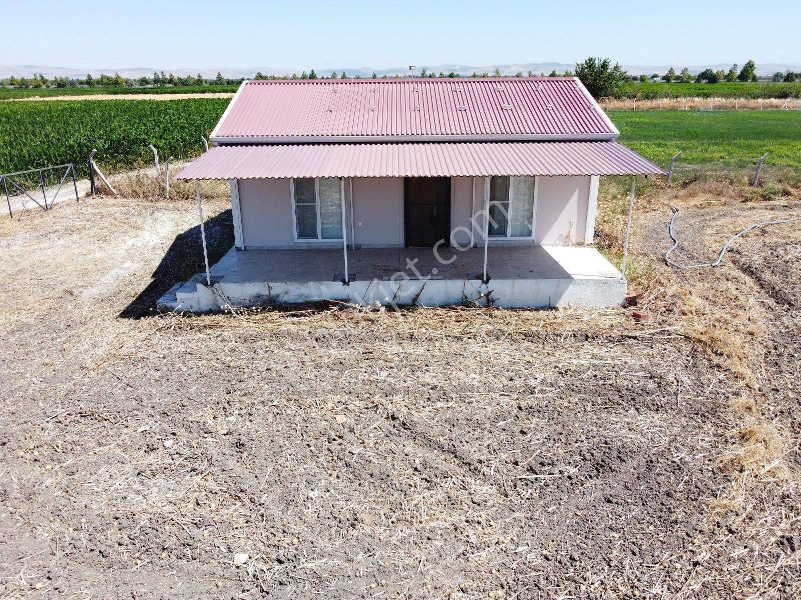 Büyükbostancı Da Satılık 12597 M2 İçinde Evi Olan Tarla