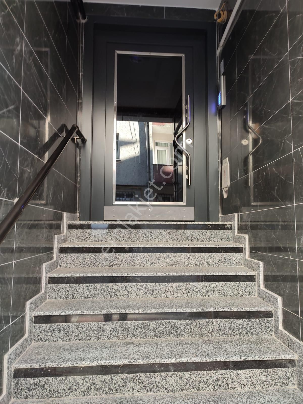 Bayrampaşa Muratpaşa Cumhuriyet Caddesi 4+2 Sıfır 180 M2 Dubleks
