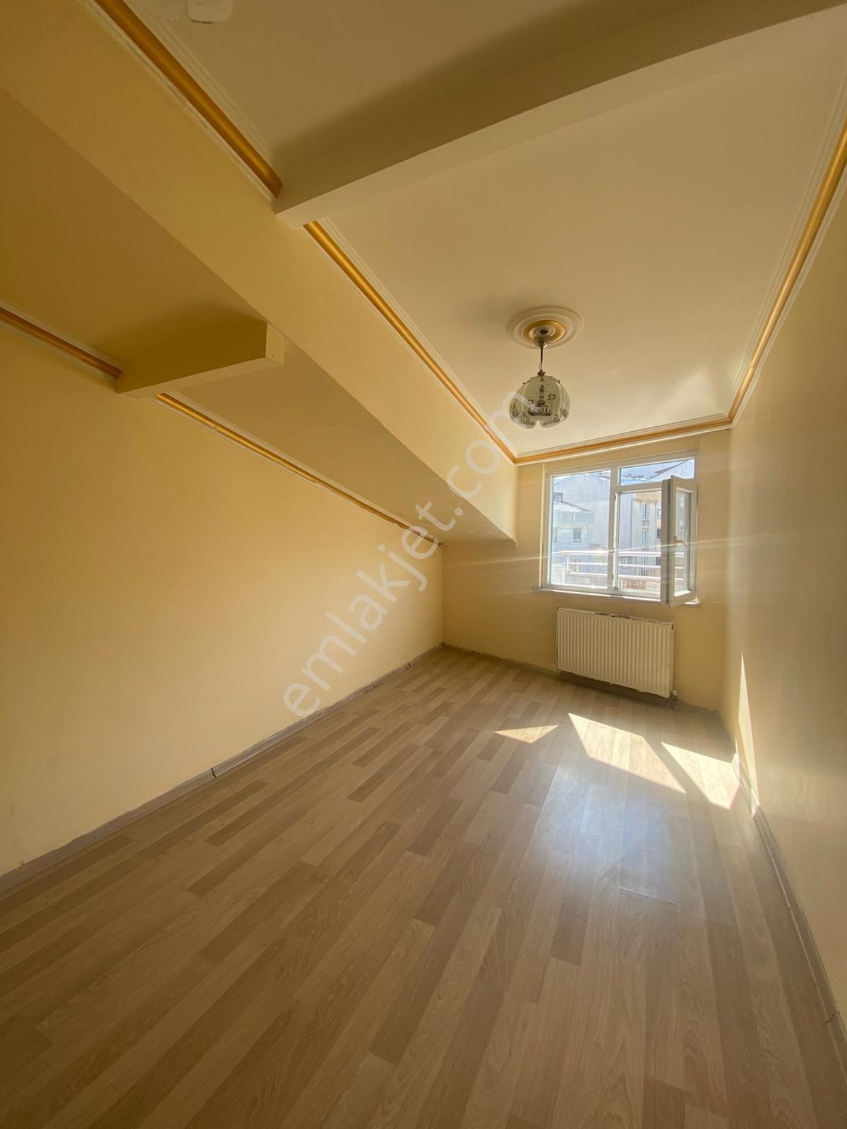 Esenyurt Kıraç Osmangazi Muhacir Mahallesi 2+1 Kiralık Daire Teraslı Çatı Katı Ayazma Caddesinde