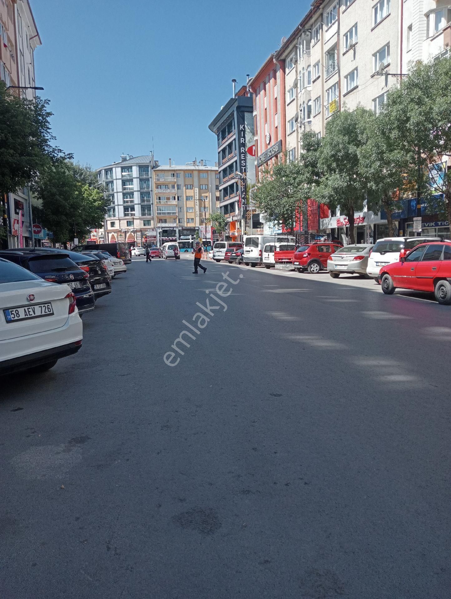 Celal Bayar Caddesi Üzerinde Kiralık Daire