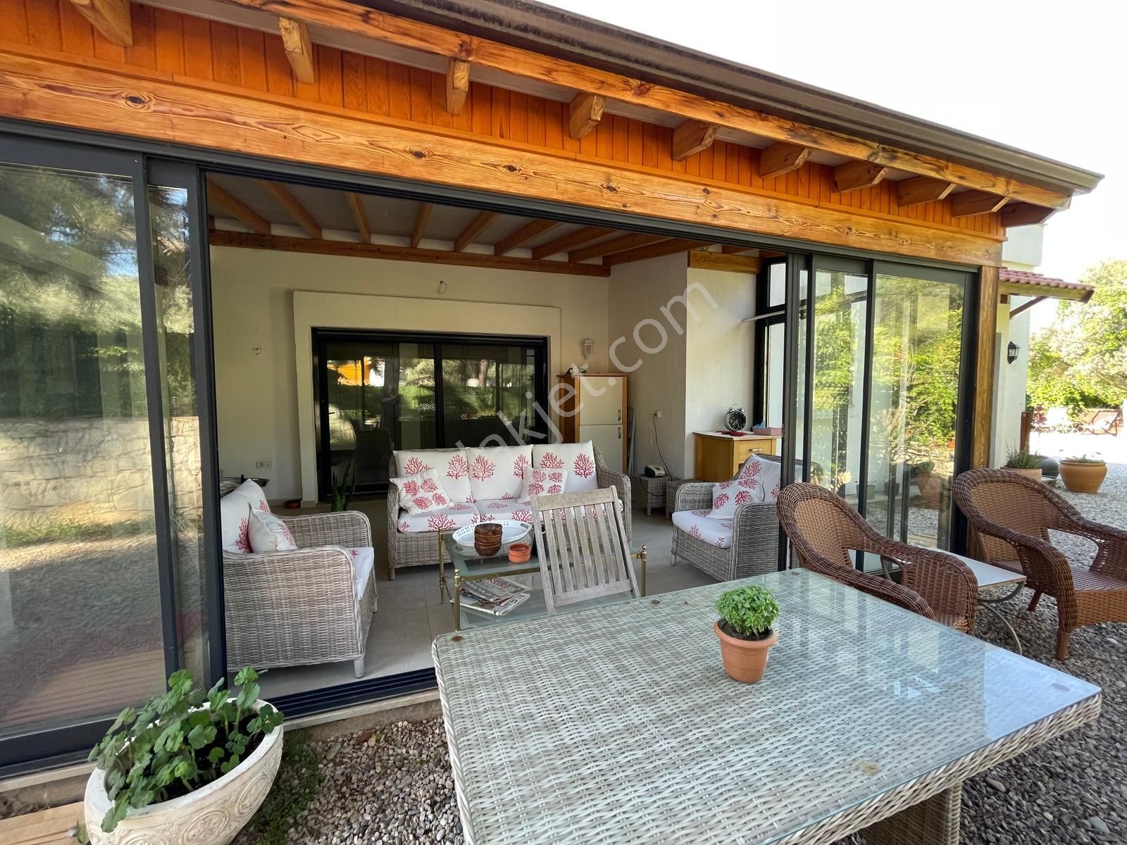 Bodrum Torba’da 1 Dönüm İçi Özel Tek Katlı Kiralık Villa