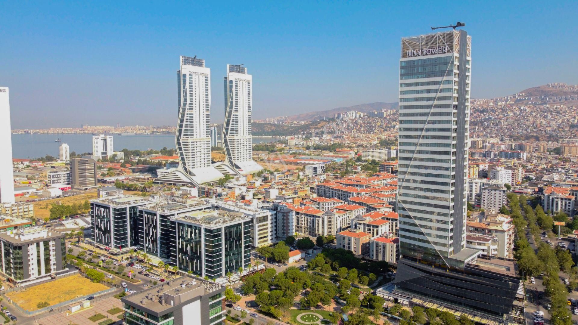 Bayraklı Biva Tower Projesinde Satılık Deniz Manzaralı 2+1 Daire