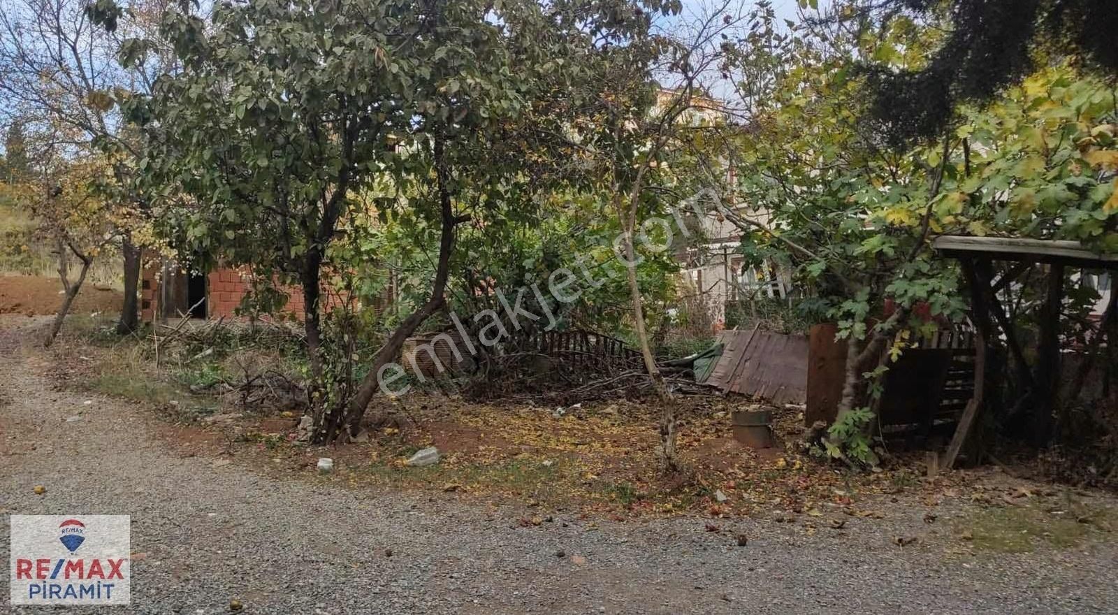 Gebze Merkezde Satılık 338 M2 İmarlı Arsa